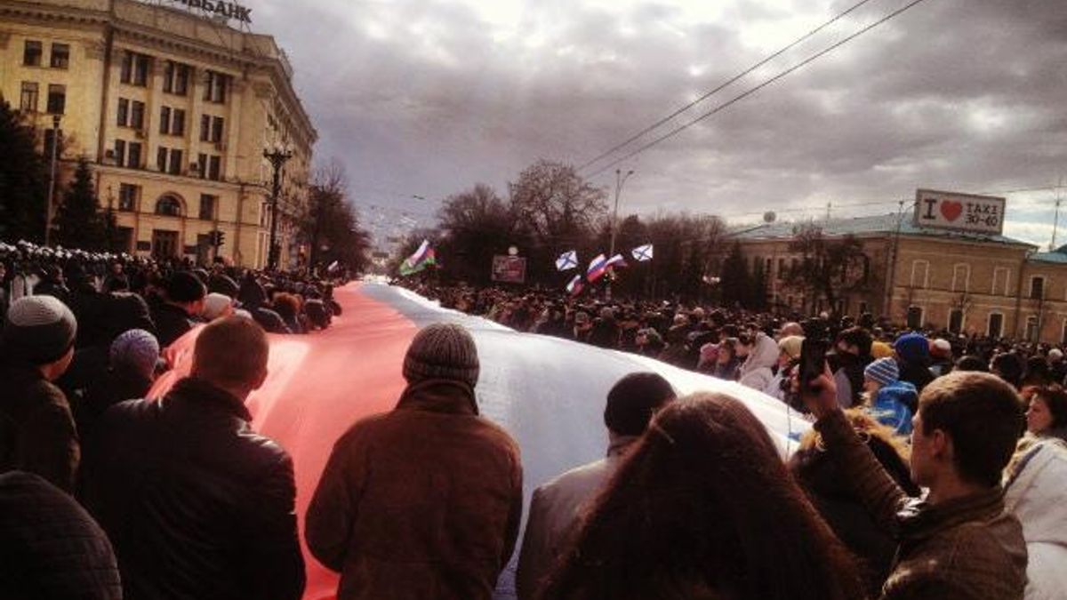 В центре Харькова - "вече-референдум" В центре Харькова - "вече-референдум"