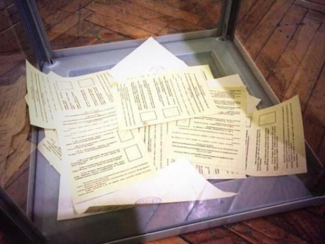 У Гурзуфі пачками виносять бюлетені, — очевидець У Гурзуфі пачками виносять бюлетені, — очевидець