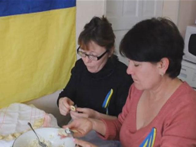 В Крыму бойкотируют референдум, лепя вареники (Видео)