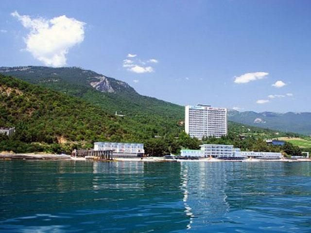 Сепаратисты выгоняют персонал из государственных санаториев в Крыму Сепаратисты выгоняют персонал из государственных санаториев в Крыму