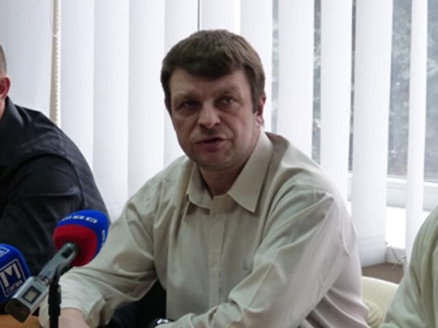 Молодики з георгіївськими стрічками блокують прикордонні частини у Маріуполі та Новоазовську Молодики з георгіївськими стрічками блокують прикордонні частини у Маріуполі та Новоазовську