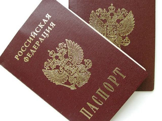 У Дніпропетровську затримали групу людей з ножами і паспортами громадян Росії