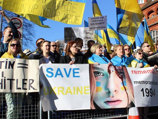 У Лондоні тисячі людей вийшли на марш "Проти путінської тиранії" (Фото)