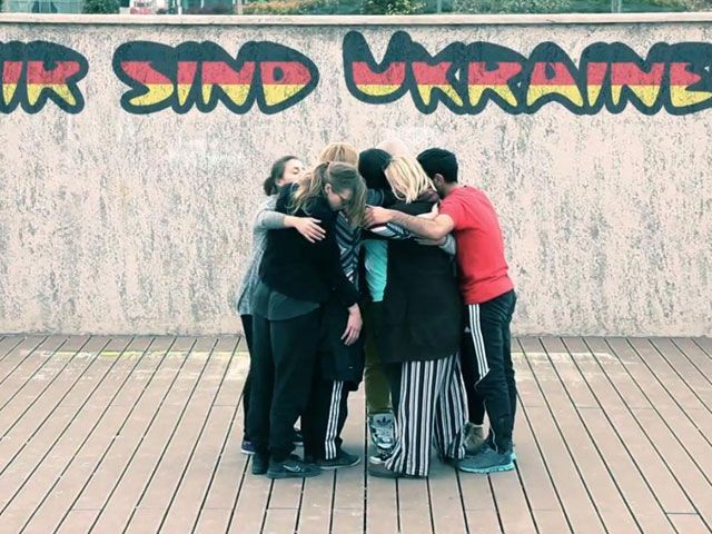 Грузинські знаменитості присвятили пісню Україні (Відео)