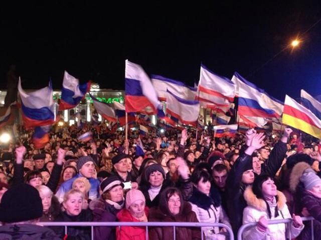 Украинский Крым заполонил российский триколор: празднование референдума в АРК (Фото)