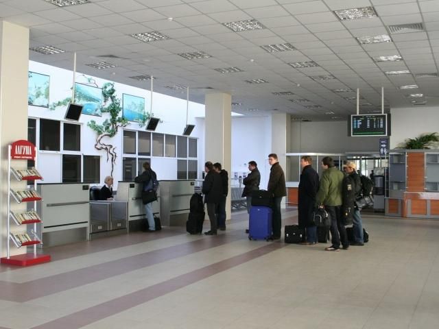 Сімферопольський аеропорт приймає і відправляє тільки московські рейси