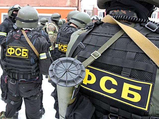 В Симферополе ФСБ раздает оружие всем желающим, - МИД Украины