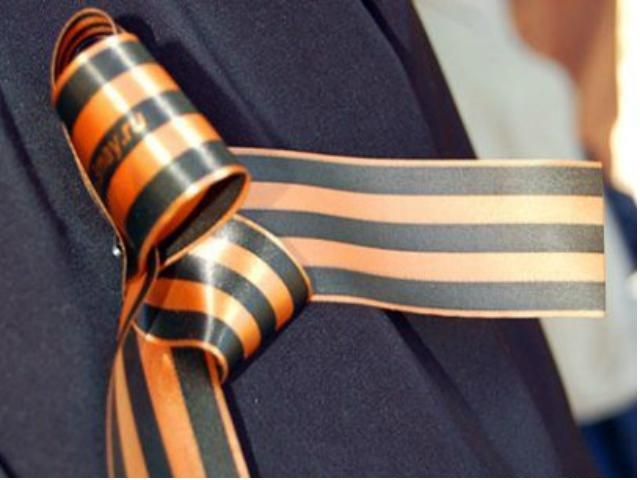 Депутаты Госдумы пришли на заседание с георгиевскими лентами Депутаты Госдумы пришли на заседание с георгиевскими лентами