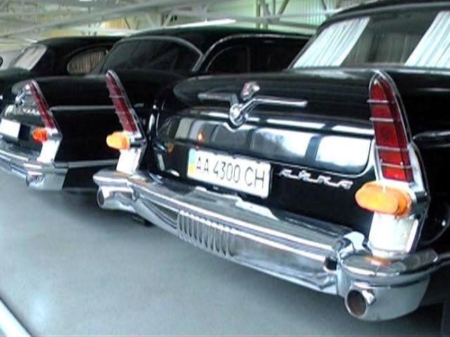 Янукович присвоил три раритетные автомобили киностудии им. Довженко