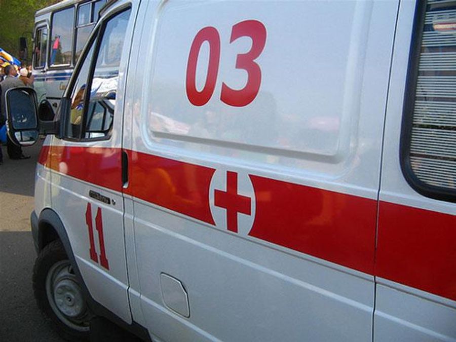Раненого военного в Симферополе отправили в больницу, остальных - "арестовали" Раненого военного в Симферополе отправили в больницу, остальных - "арестовали"