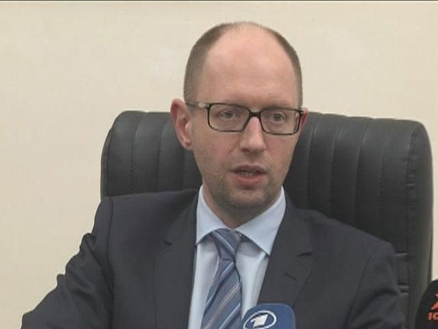 Яценюк: Конфлікт з Росією переходить з політичної у військову стадію Яценюк: Конфлікт з Росією переходить з політичної у військову стадію