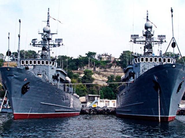 Український ЧФ відійшов від берегів через ультиматум росіян, — ЗМІ Український ЧФ відійшов від берегів через ультиматум росіян, — ЗМІ