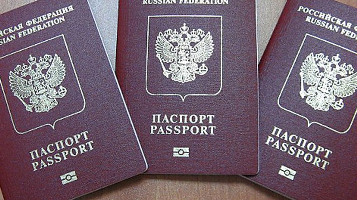 В Крыму уже выдают российские паспорта В Крыму уже выдают российские паспорта