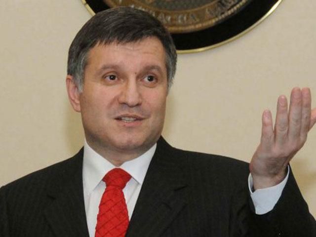 Активист, который вчера зажег шину, - идиот и провокатор, - Аваков Активист, который вчера зажег шину, - идиот и провокатор, - Аваков