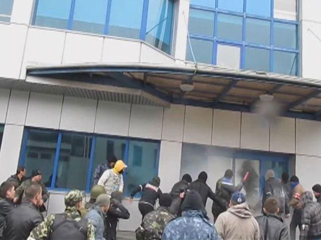 Бандити від імені Антикорупційного бюро захоплюють офіси Бандити від імені Антикорупційного бюро захоплюють офіси