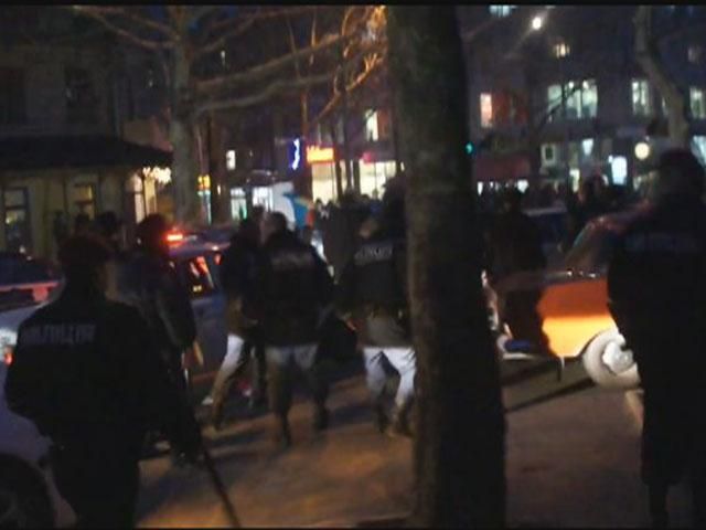 В Николаеве пророссийские активисты напали на мирных митингующих В Николаеве пророссийские активисты напали на мирных митингующих