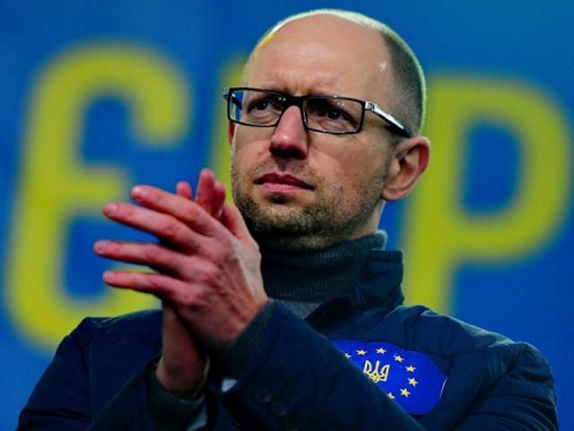 Україна не поспішатиме із закордонними паспортами і візами до Росії, — Яценюк Україна не поспішатиме із закордонними паспортами і візами до Росії, — Яценюк