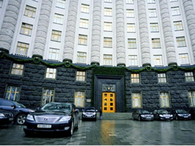 Служебные автомобили чиновников выставят на продажу Служебные автомобили чиновников выставят на продажу