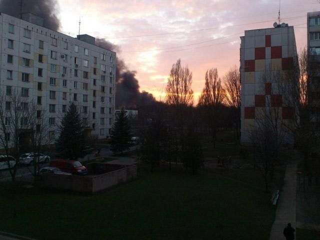 В Кривом Роге пожар в танковой дивизии (Фото) В Кривом Роге пожар в танковой дивизии (Фото)