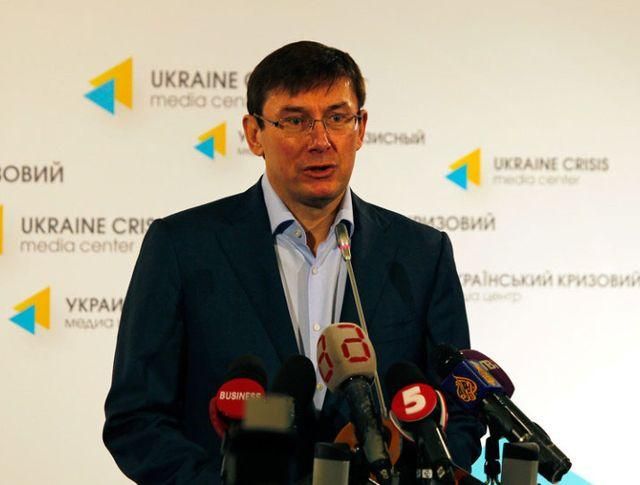 Луценко предостерегает перед выводом армии из Крыма: можно забыть о международной поддержке