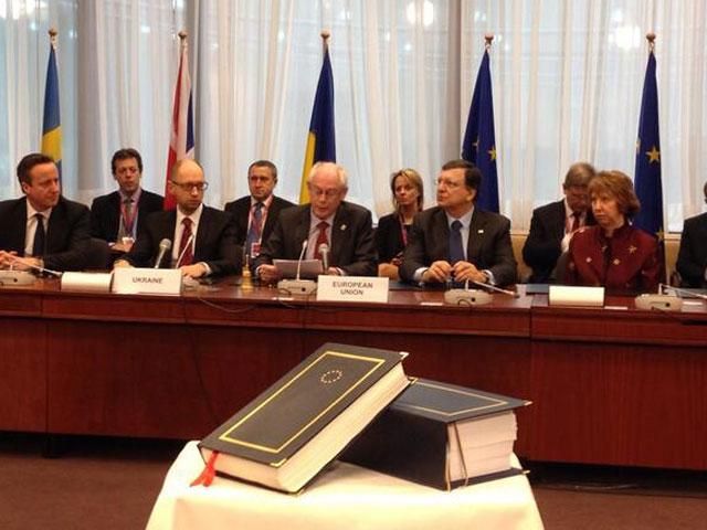 В Брюсселе подписали политический раздел Соглашения об ассоциации В Брюсселе подписали политический раздел Соглашения об ассоциации