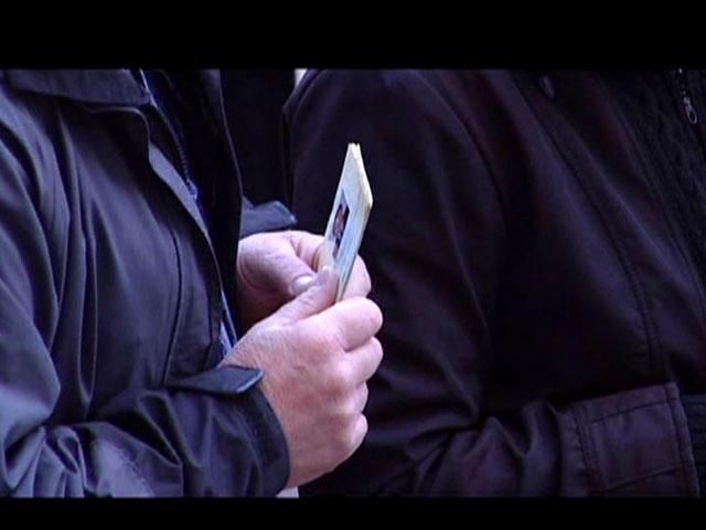 Мешканці Криму стають у черги за російськими паспортами
