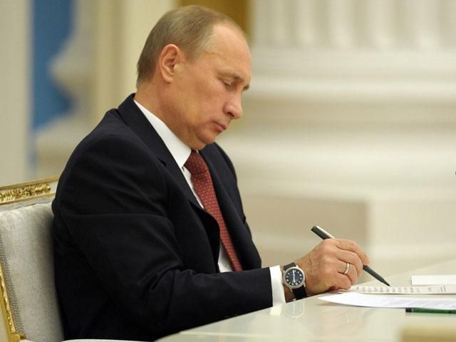 Путин подписал закон о вхождении Крыма в состав России Путин подписал закон о вхождении Крыма в состав России