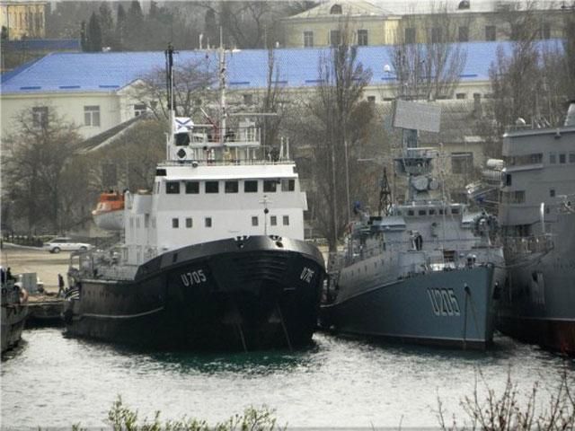 5 украинских кораблей в Донузлаве и 1 в Севастополе не сдаются, - Тимчук
