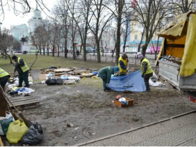 Згорнули намет "Луганської гвардії" (Фото) Згорнули намет "Луганської гвардії" (Фото)