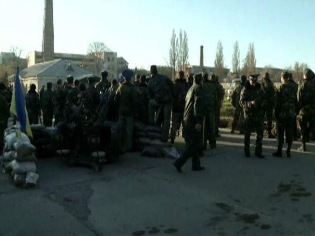 Окупанти захопили військовий аеродром у Бельбеку (Відео) Окупанти захопили військовий аеродром у Бельбеку (Відео)