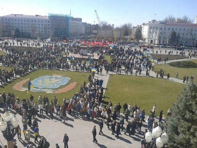 В Херсоне за целостность Украины митинговали в 10 раз больше людей, чем за федерализацию