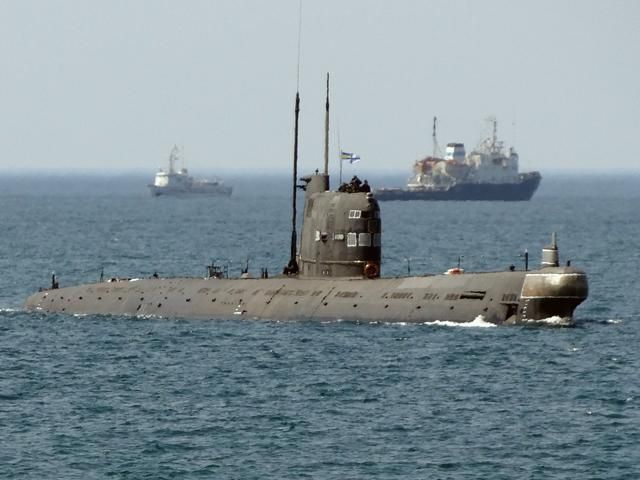 Командир українського підводного човна відмовився піднімати Андріївський прапор Командир українського підводного човна відмовився піднімати Андріївський прапор