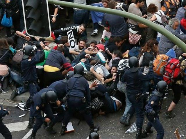 Около 90 человек ранены после акции протеста в Мадриде Около 90 человек ранены после акции протеста в Мадриде