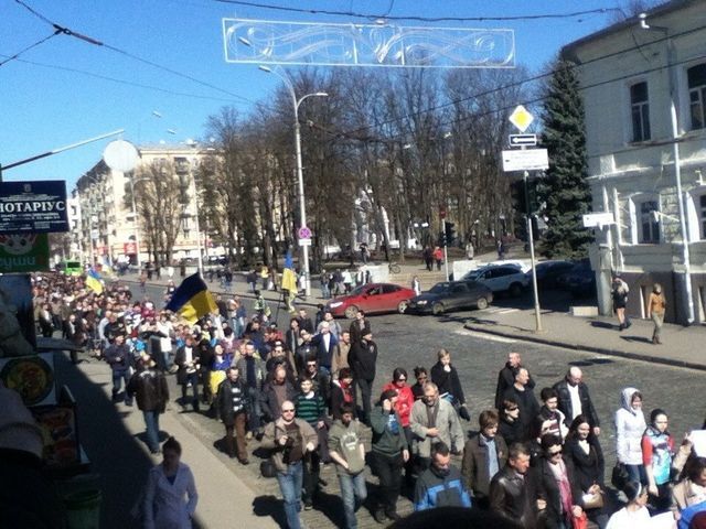 На митинги в Харькове собрались евромайдановцы и пророссийские активисты На митинги в Харькове собрались евромайдановцы и пророссийские активисты