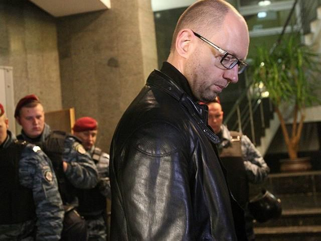 Яценюк отменил поездку на саммит G-7 из-за миссии МВФ Яценюк отменил поездку на саммит G-7 из-за миссии МВФ