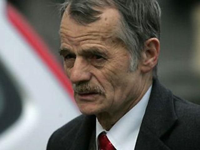 З Криму виїжджають переважно жінки і діти, — Джемілєв З Криму виїжджають переважно жінки і діти, — Джемілєв