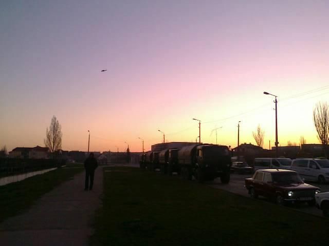 У Феодосії окупанти взяли в полон українських моряків (Фото) У Феодосії окупанти взяли в полон українських моряків (Фото)