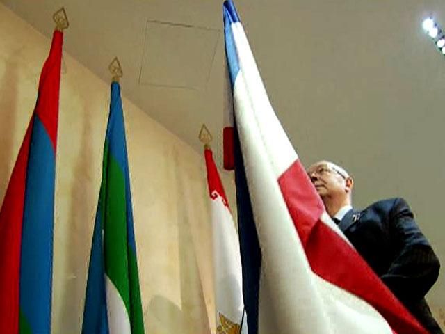 Флаги Крыма и Севастополя добавили в зал Совета Федерации России