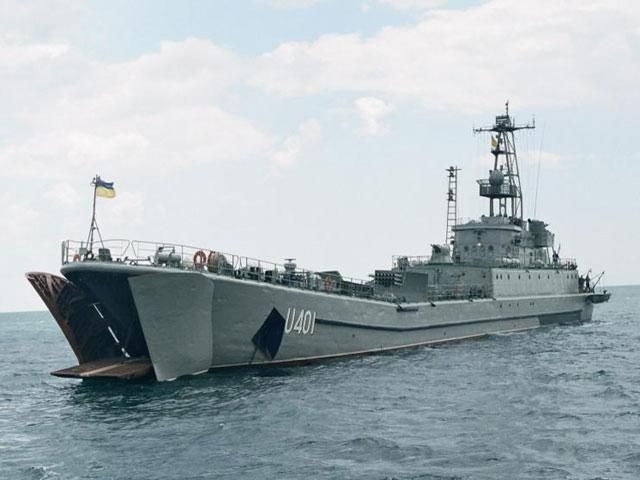 На "Константина Ольшанского" высадились вооруженные люди, украинский флаг спущен На "Константина Ольшанского" высадились вооруженные люди, украинский флаг спущен