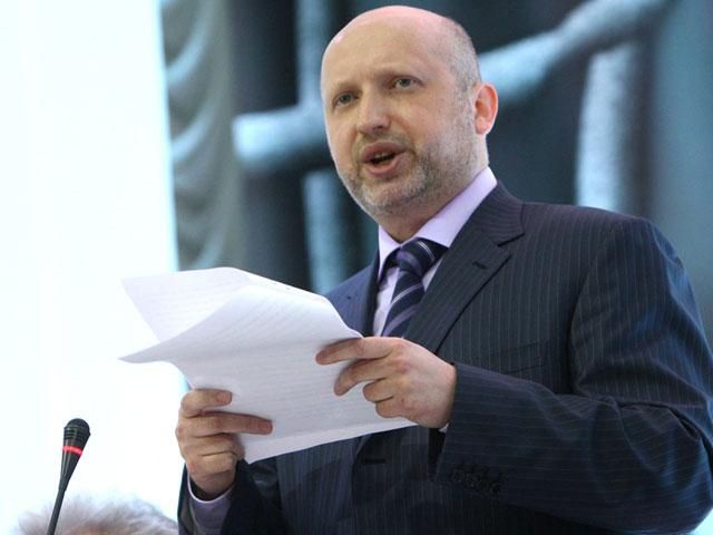 Турчинов подписал указ об отводе войск из Крыма и Севастополя