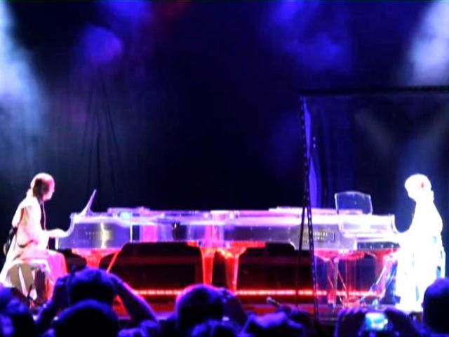 Триколісний електросипед, iPhone-мікроскоп, дуель з голограмою на роялі Триколісний електросипед, iPhone-мікроскоп, дуель з голограмою на роялі