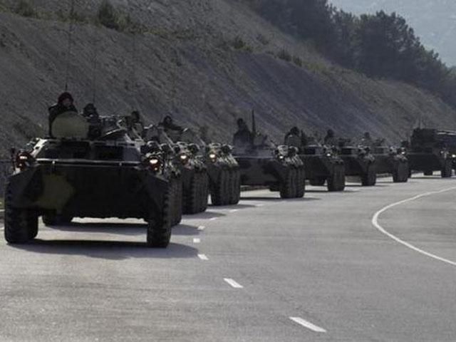 Россия на границе с Украиной держит около 700 танков и БТРов