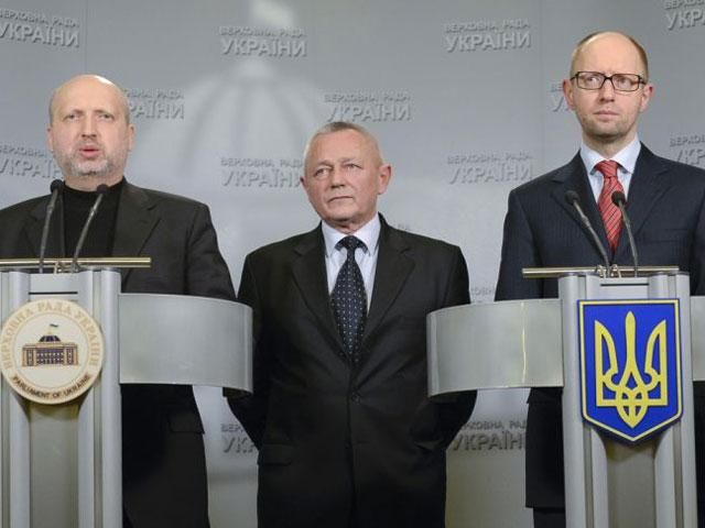 Турчинов призвал Яценюка и Тенюха на срочное совещание Турчинов призвал Яценюка и Тенюха на срочное совещание
