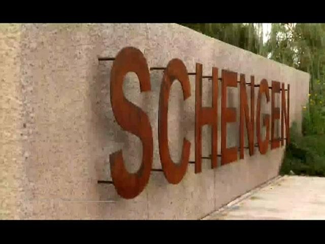 26 марта - вступило в силу Шенгенское соглашение