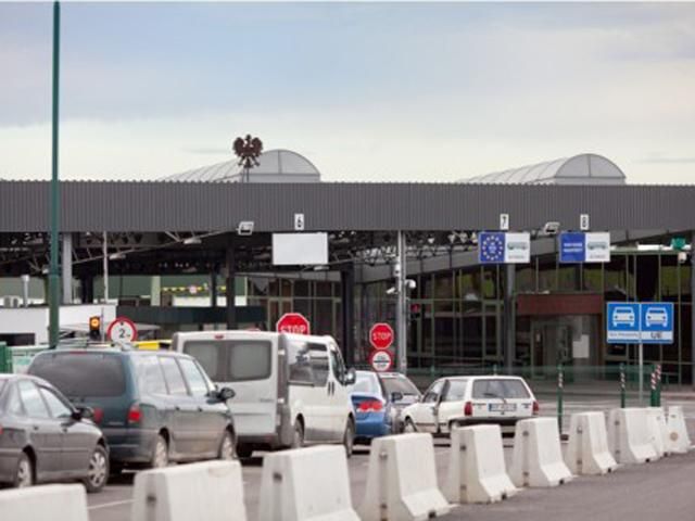 Двое севастопольцев попросили убежища в Польше Двое севастопольцев попросили убежища в Польше