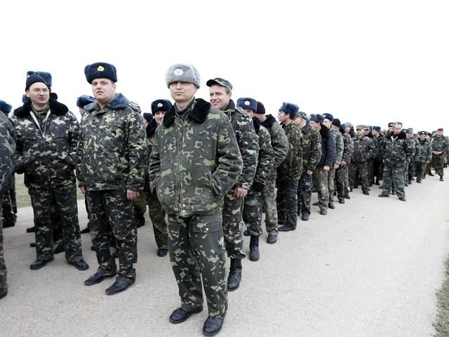 Українські військовослужбовці залишать Крим з зброєю і гордо піднятими прапорами, — Коваль