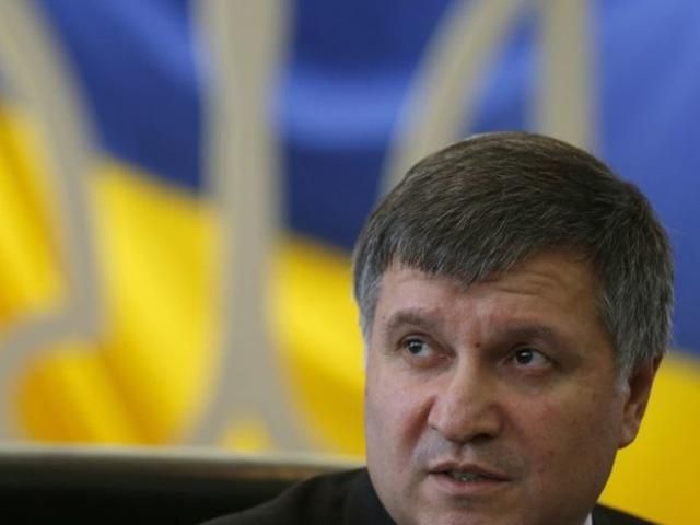 Аваков назвал "Правый сектор" бандитами и принял их вызов Аваков назвал "Правый сектор" бандитами и принял их вызов