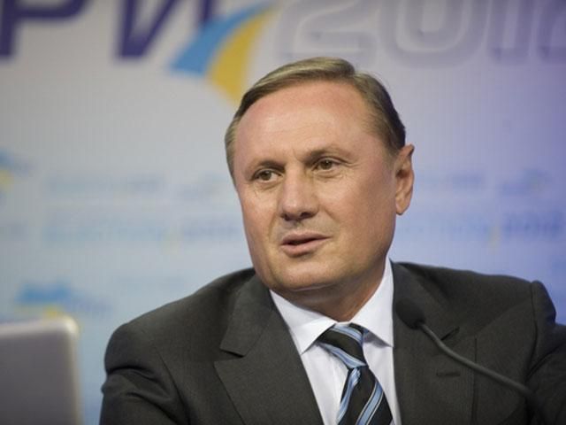 Ефремов заявил, что регионалы еще выдвинут своего кандидата в президенты