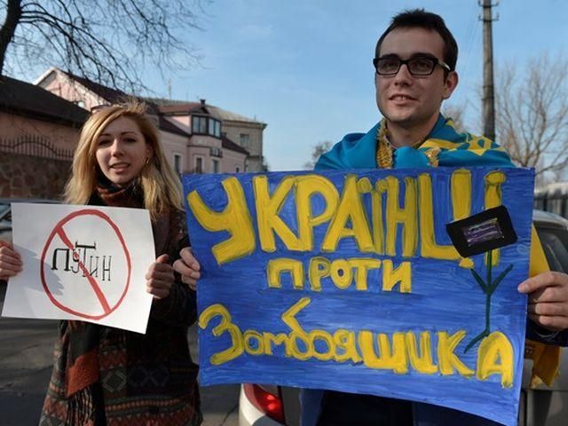 Суд решил приостановить в Украине трансляцию некоторых российских каналов, - СНБО