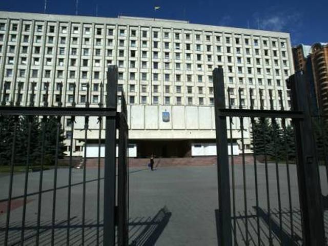 Забор возле ЦИК в Киеве обещают снести Забор возле ЦИК в Киеве обещают снести